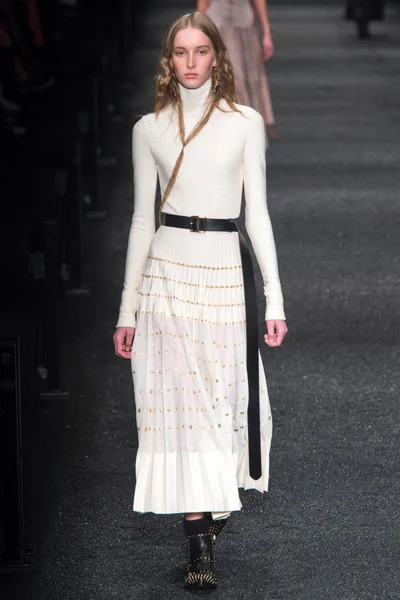 Look 29